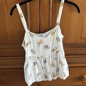 Hollister floral flowy top with adjustable straps. Size small.